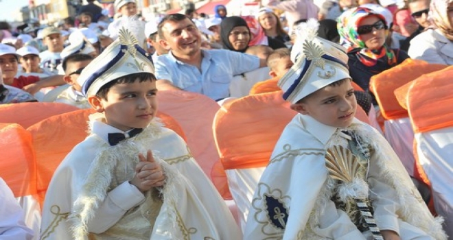 Ümraniye Meydanı’nda Sünnet Şöleni Coşkusu