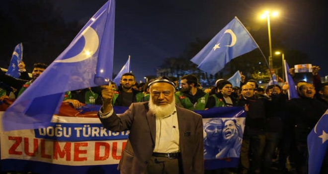 Türkiye kardeşlerine sahip çıktı! Zalim Çin'i korkutacak fotoğraflar