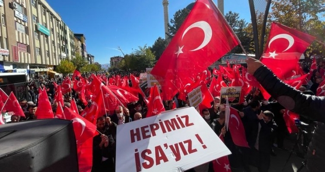 İYİ PARTİLİ TÜRKKAN’A HER TARAFTAN PROTESTO